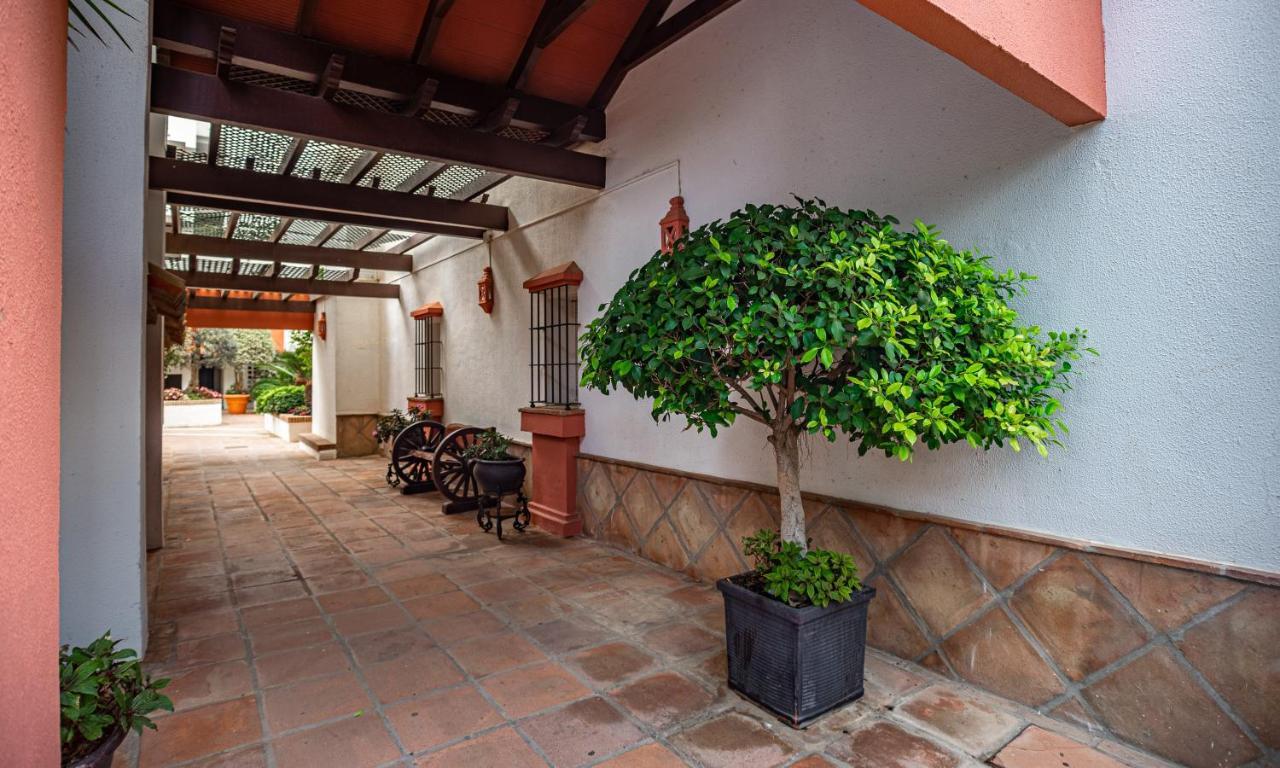 Modern Apartment - 2 Bedrooms, Beachside - Puerto Banus ماربيا المظهر الخارجي الصورة