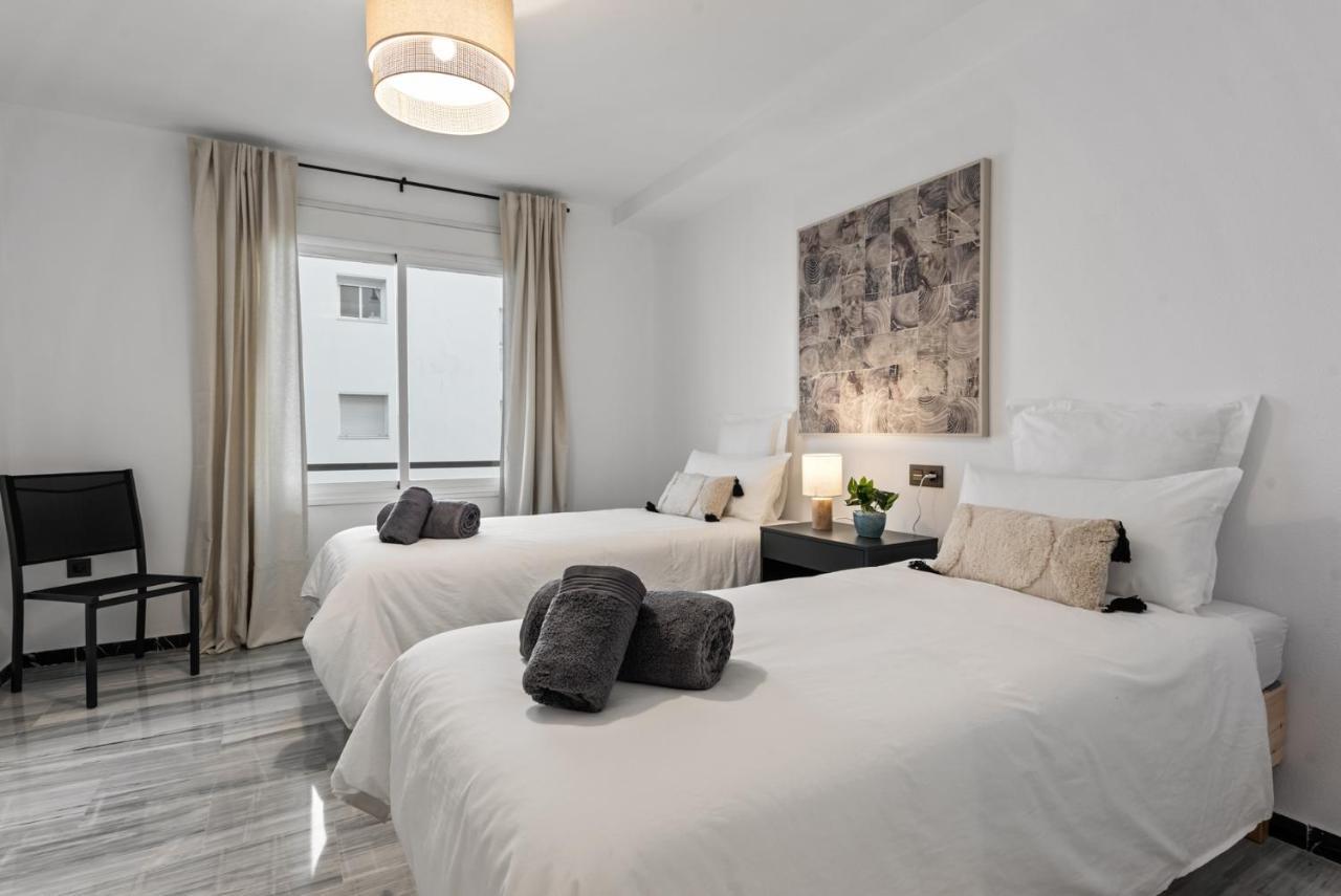 Modern Apartment - 2 Bedrooms, Beachside - Puerto Banus ماربيا المظهر الخارجي الصورة