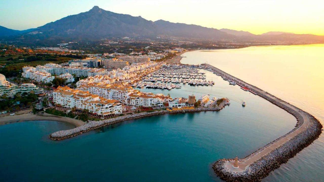 Modern Apartment - 2 Bedrooms, Beachside - Puerto Banus ماربيا المظهر الخارجي الصورة