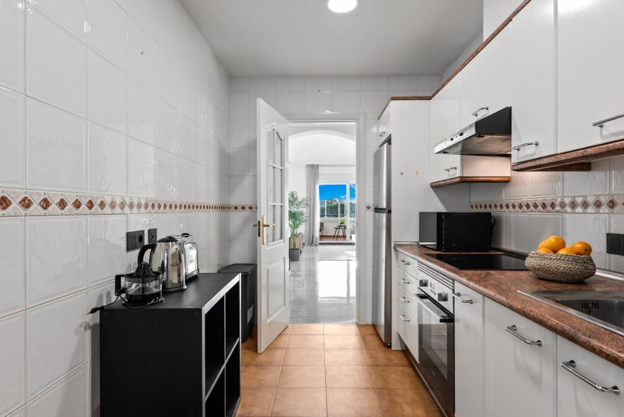 Modern Apartment - 2 Bedrooms, Beachside - Puerto Banus ماربيا المظهر الخارجي الصورة